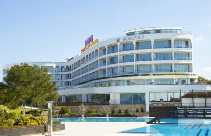 Malpas Hotel çalışanlarından iş bırakma eylemi