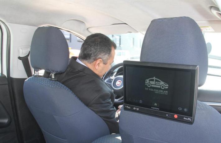 Havalimanı taksileri çok dilli olacak
