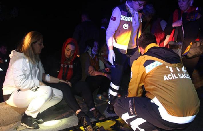 Adıyaman'da turist taşıyan minibüs devrildi: 13 yaralı