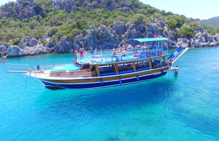 Türkiye ile Yunanistan arasında turistik tekne krizi