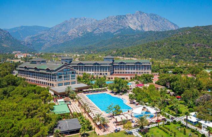 Turistler mağdur, otel ve sahil tel örgülerle kapatıldı