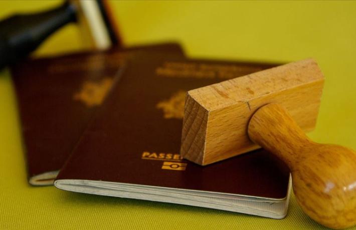 İran turist pasaportlarına mühür vurmayacak
