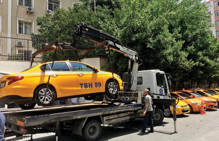 Turistleri dolandıran taksiciler adliyeye sevk edildi