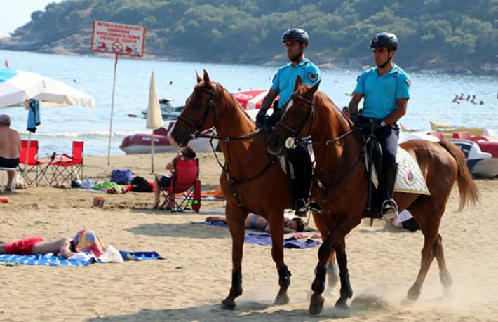 İzmir sahillerine atlı tim denetimi