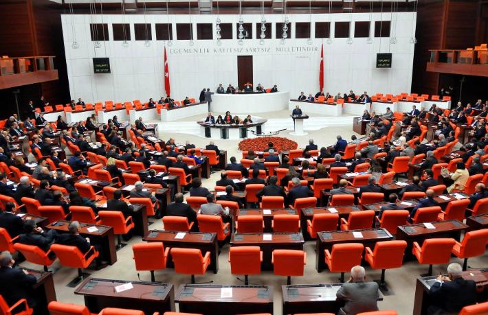 'Yasa çıkarsa otellere haciz gelir' tepkisi