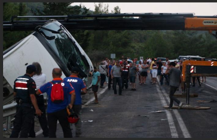 Tur otobüsü şarampole yuvarlandı 41 yaralı