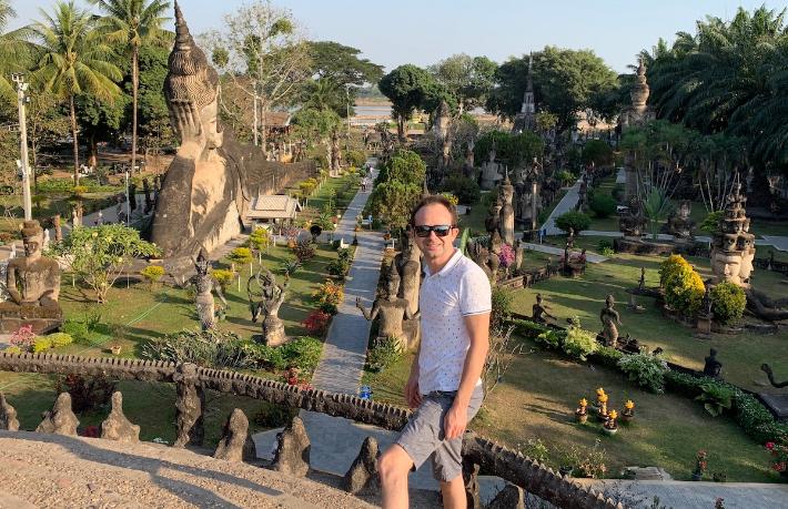 80 ülke gezdi 15 Bin yazı kaleme aldı