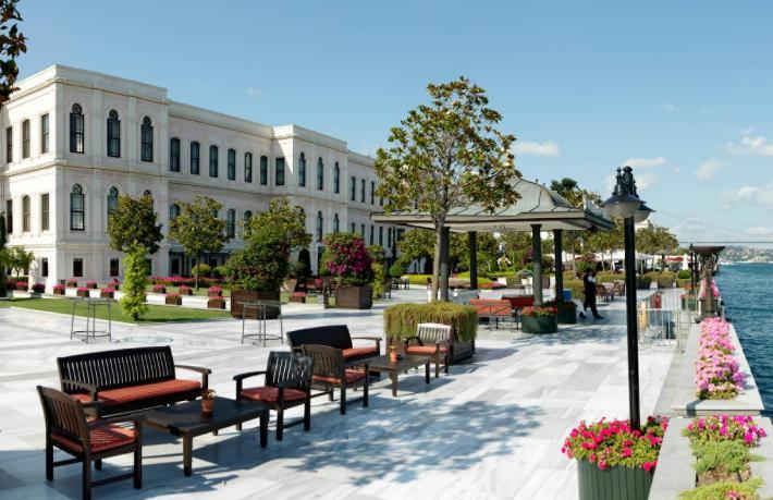 Ünlü otel müşterisiyle icralık oldu