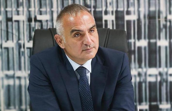 Bakan Ersoy'u kim 'Yemeye' çalışıyor?