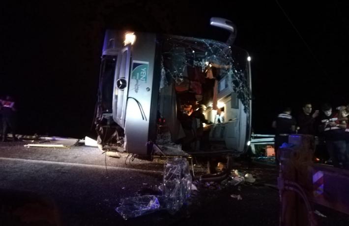 Antalya’da tur otobüsü devrildi: 1 ölü, çok sayıda yaralı