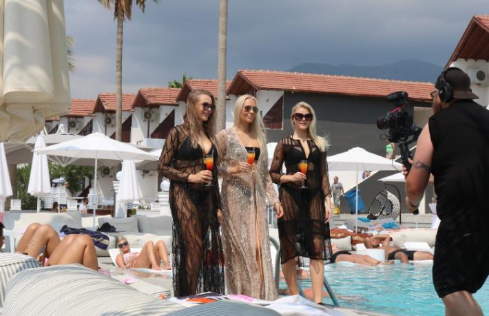 Finli güzeller Alanya’yı meskin tuttu