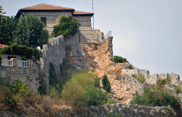 Alanya Kalesi’ne inşaat yaptı