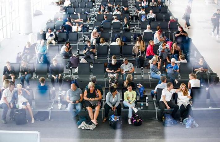 Turistler otellerde rehin tutuluyor