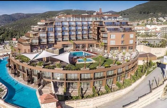 Kuşadası'nın ünlü oteli icradan satılık