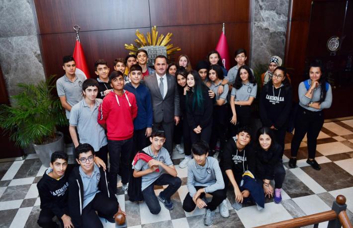 Genç seyyahlar Beyoğlu’nda
