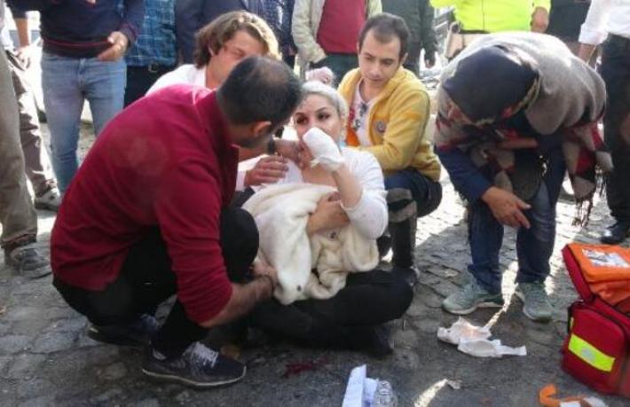 Beyoğlu'nda dehşet... Turist kadına inşaat demiriyle saldırdı