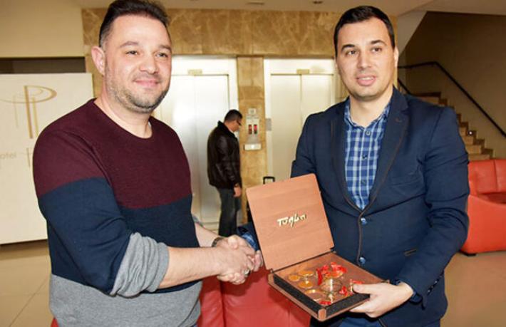 Otelde unuttuğu altınlara 4 ay sonra kavuştu
