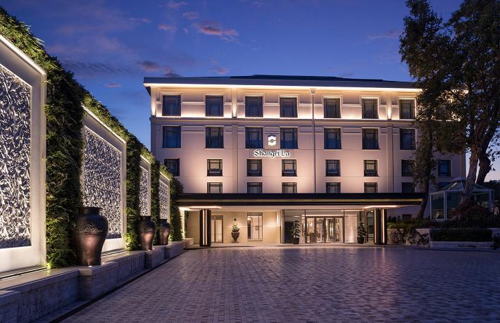 Dev holding Beşiktaş'taki lüks otelini satıyor