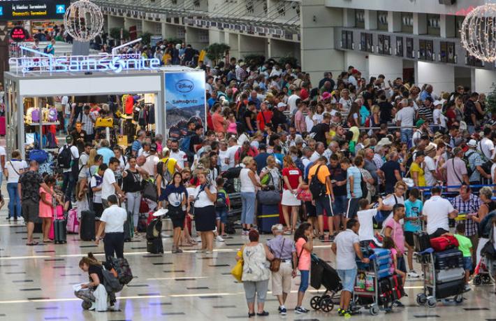 Antalya'ya yazın yağan, kışın damlıyor