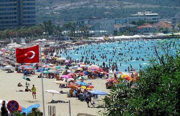 'Çeşme'den yabancı turist akıyor