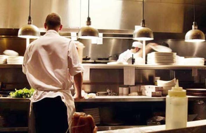 Müşteriye 'Elit hanzo' diyen şef tazminatsız kovuldu