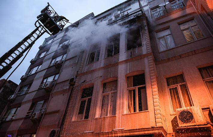 Beyoğlu'nda otel yangını