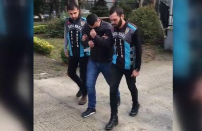 Turizm aracının önünü kesen taksici gözaltına alındı