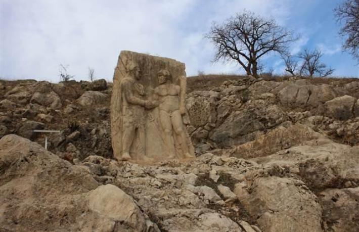 Deprem Arsemia Antik Kenti'ni de vurdu