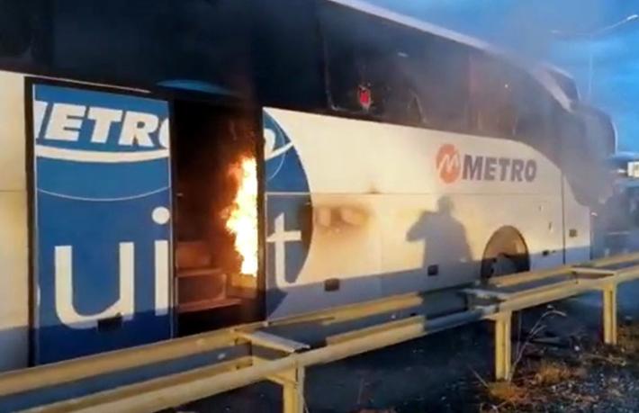 Yolcu otobüsü yandı