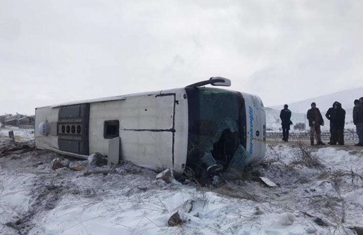 Tur otobüsü devrildi: 43 yaralı