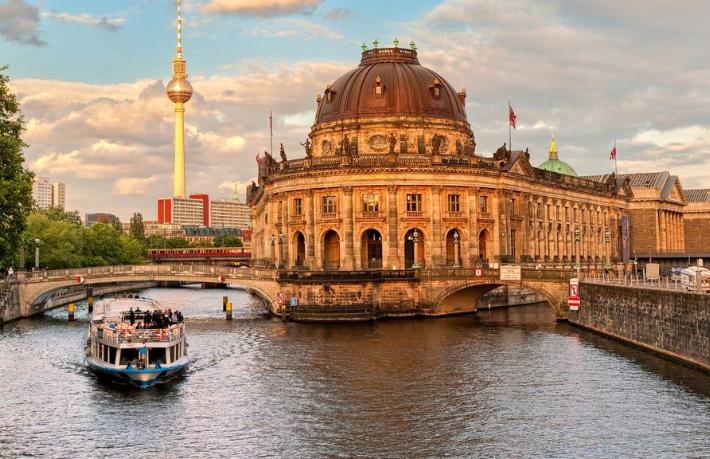 İspanya'dan Almanya'da dev atak