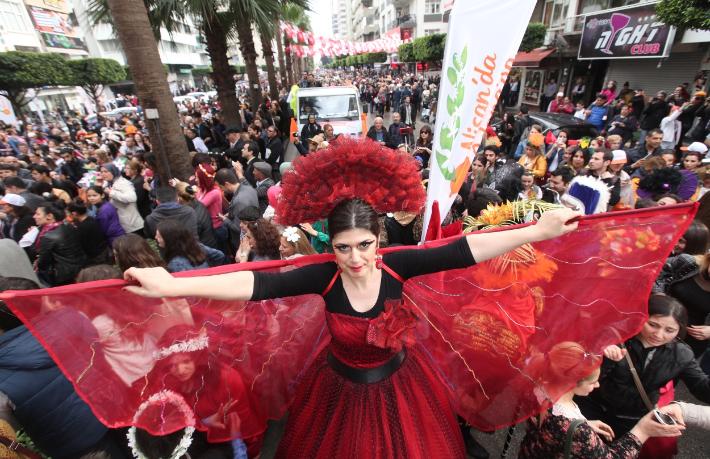 Karnaval Adana otellerini doldurdu