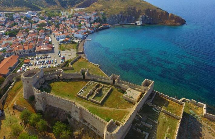 Bozcaada otellerini kapattı