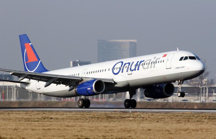 Onur Air tüm uçuşlarını durdurdu