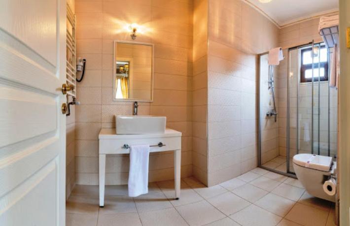 3 otelini sağlık çalışanlarına açtı