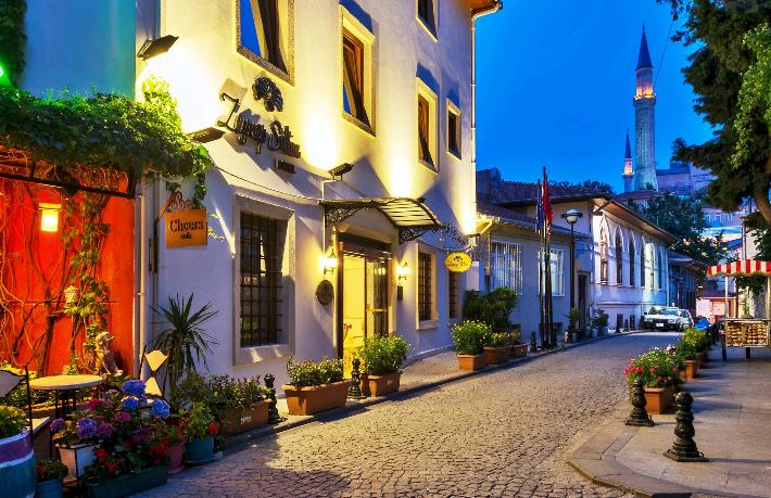 Zeynep Sultan Hotel sağlıkçıları ücretsiz ağırlıyor