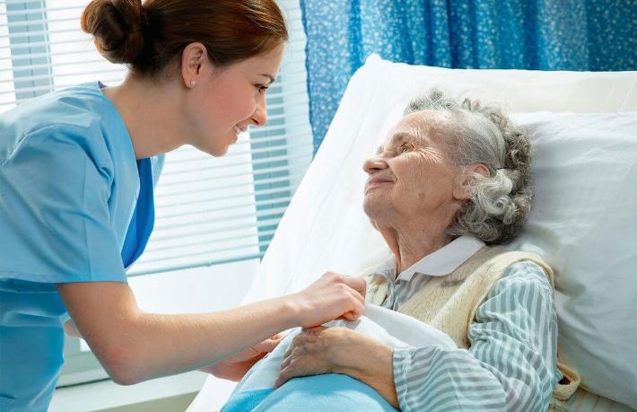 Otel ve restoran çalışanları hasta bakıcılık yapacak