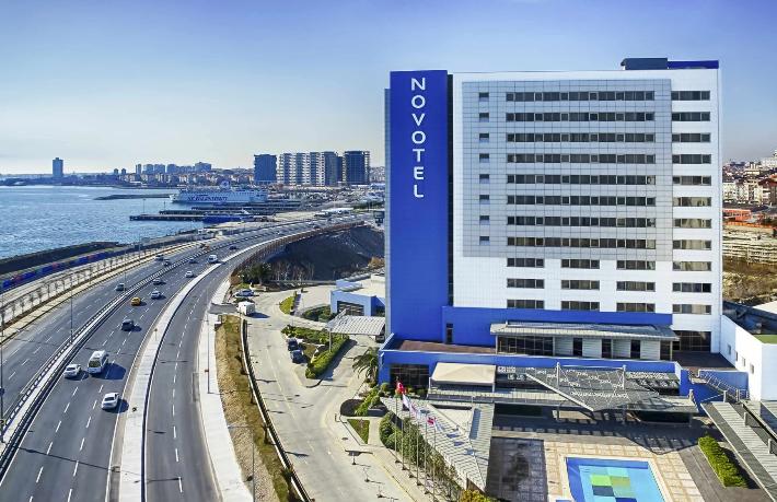 Sağlık çalışanları otelden kovuldu... İmamoğlu olaya el koydu