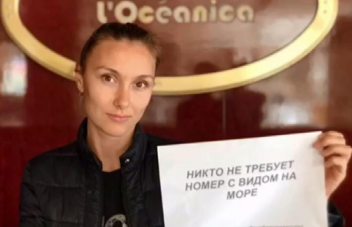 Antalya'daki otelle Rus turistler video ile hasret giderdi