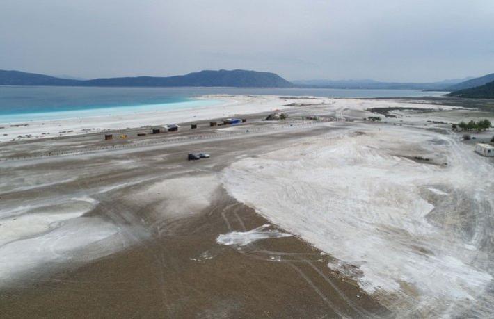 Salda’da içler acısı manzara... Geriye derin çukur ve lastik izleri