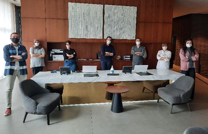 İstanbul'un ünlü otelinden semt büyüklerine destek