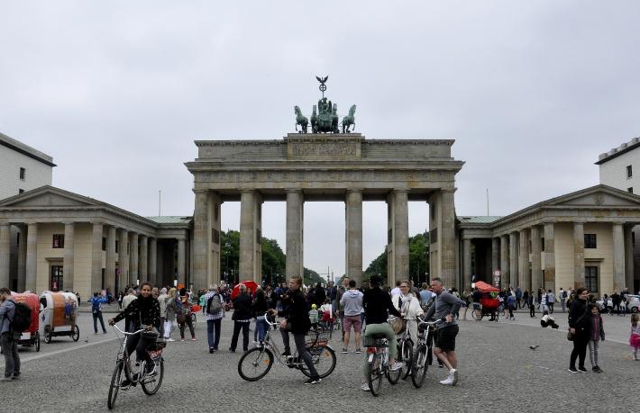 Almanlara 14 Haziran'a kadar seyahat yasak