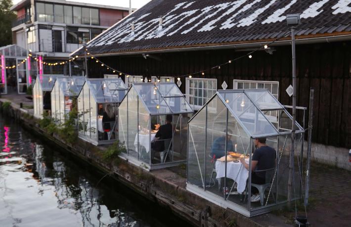 Virüse özel konsept: Koza restoran