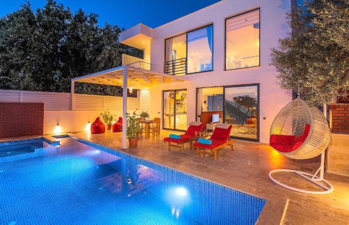 Korona temassız tatil devrini başlattı