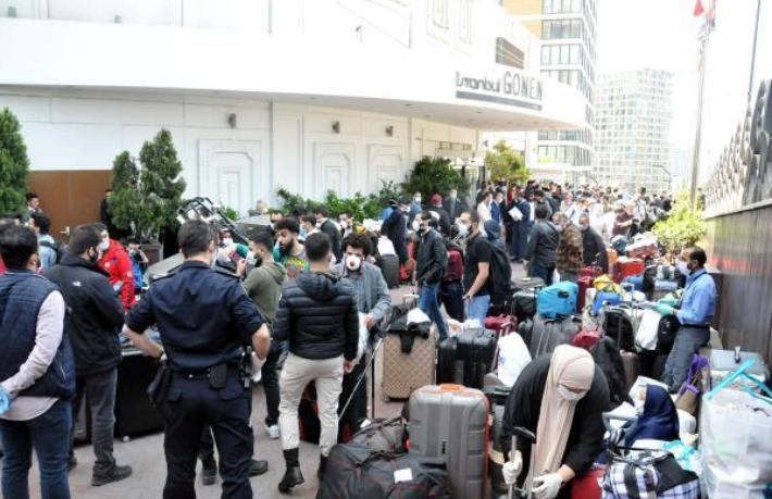 Libyalı turistler otel önünde olay çıkardı