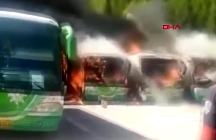 Turist taşıyan 6 otobüs yandı