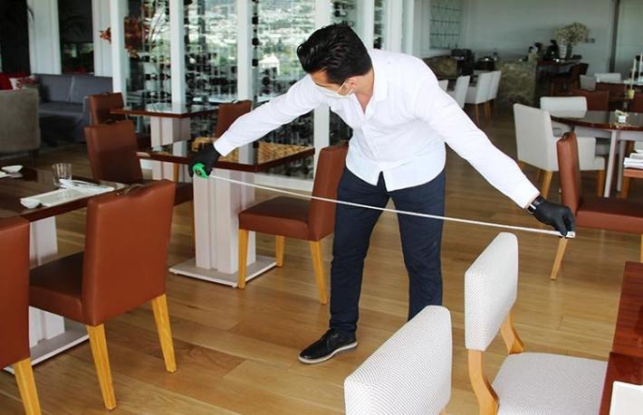 Oteller sosyal mesafeyi ölçüp biçiyor