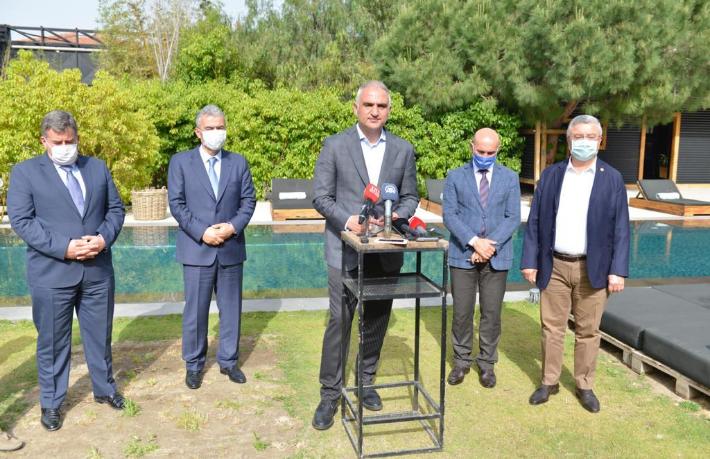 Egeli turizmcilerden Çeşme Projesi'ne destek