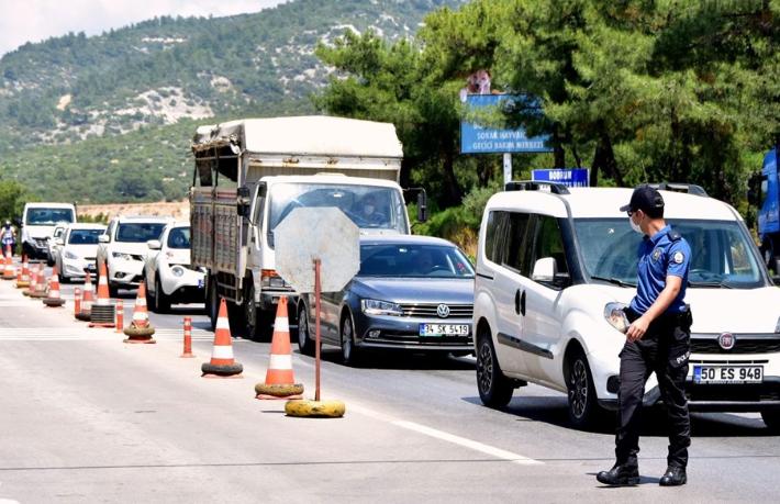 Bodrum'a turist akını: Son 24 saatte 10 bin araç