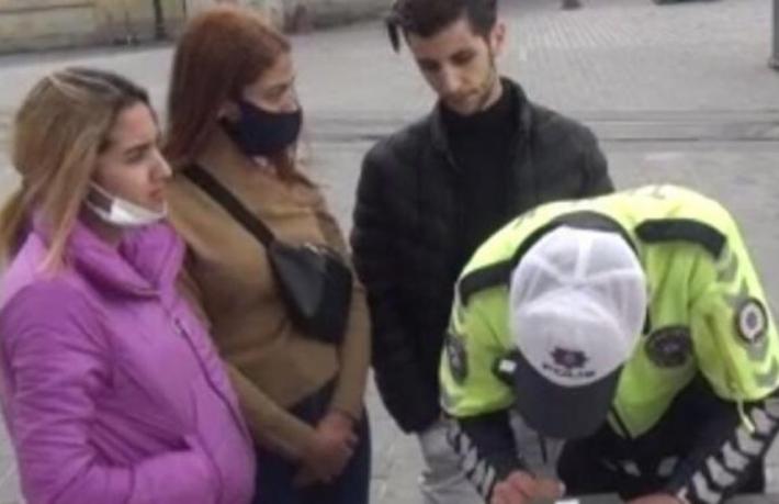 Taksim’de kısıtlamada sokağa çıkan turistlere ceza